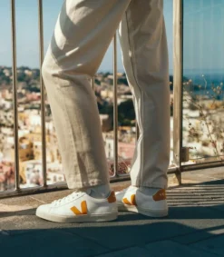 VEJA CAMPO LEATHER WHITE OURO