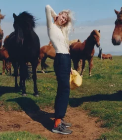 VEJA DEKKAN ALVEOMESH KAKI BLACK