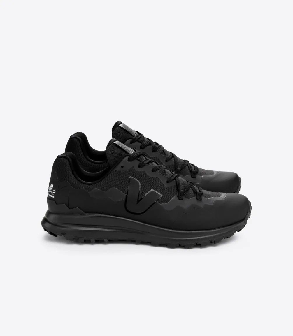 Damen VEJA FITZ ROY TREK-SHELL X SEA SHEPHERD FULL BLACK