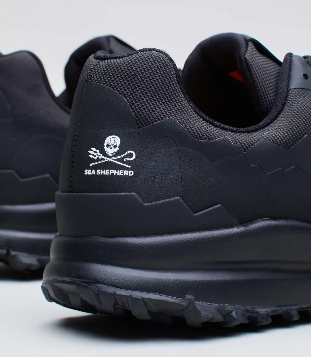 Damen VEJA FITZ ROY TREK-SHELL X SEA SHEPHERD FULL BLACK