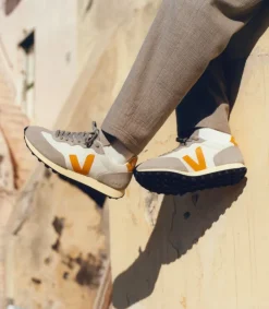 VEJA RIO BRANCO ALVEOMESH GRAVEL OURO