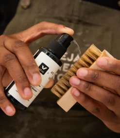 Damen VEJA SNEAKER CLEANSER x ACT OF CARING